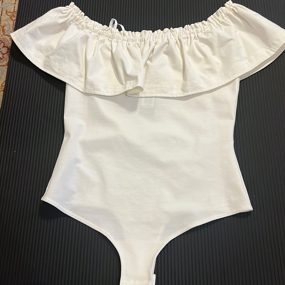 Bcbgmaxazria bodysuit off white size S